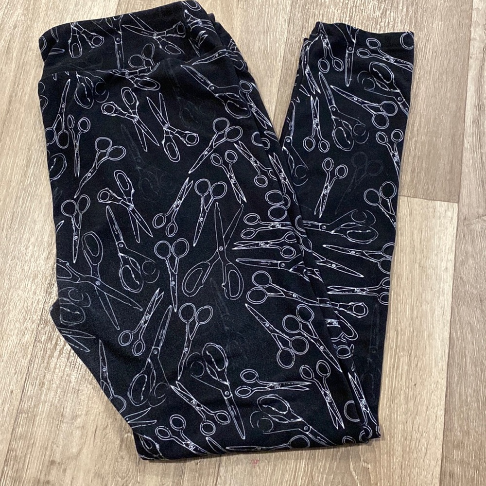 Scissor leggings